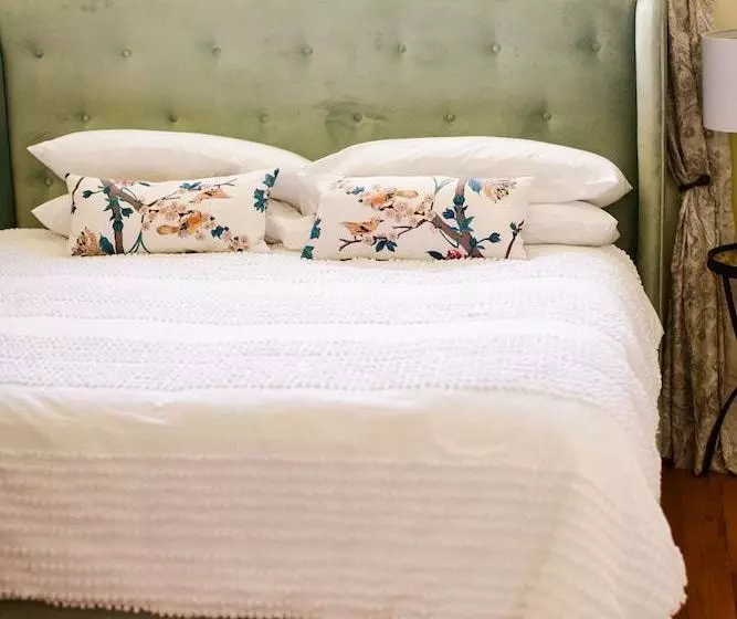 Azalea Inn Bed & Breakfast