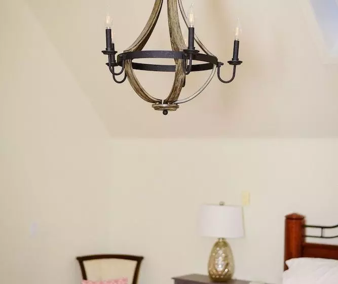 Azalea Inn Bed & Breakfast