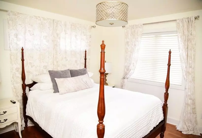 Azalea Inn Bed & Breakfast