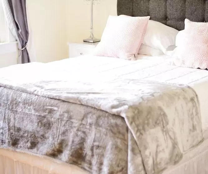 Azalea Inn Bed & Breakfast