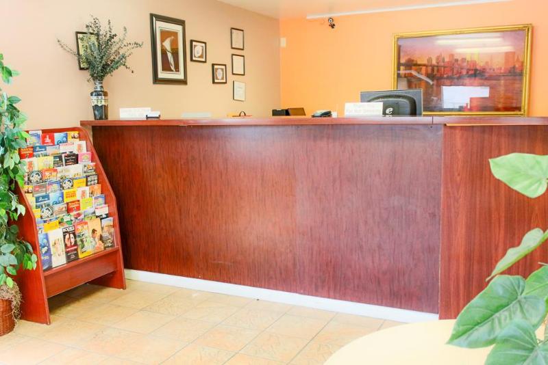 فندق Budgetel Inn & Suites