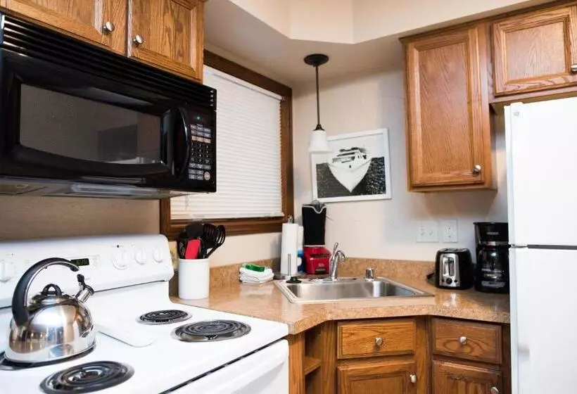 هتل Caribbean Club Resort