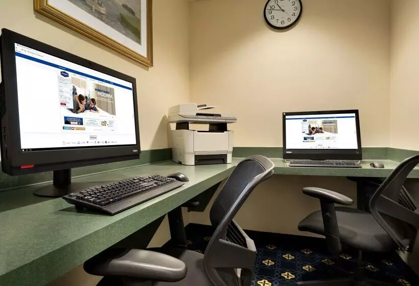 Отель Hampton Inn & Suites Newport/middletown