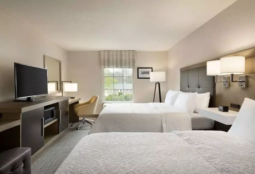 Отель Hampton Inn & Suites Newport/middletown