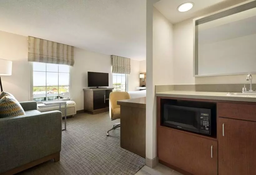 Отель Hampton Inn & Suites Newport/middletown