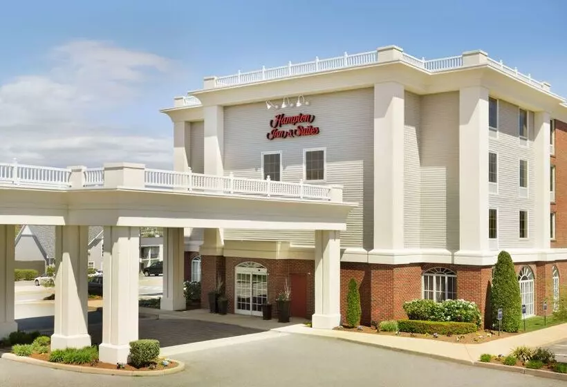Отель Hampton Inn & Suites Newport/middletown