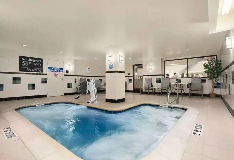 هتل Hampton Inn & Suites Ogden