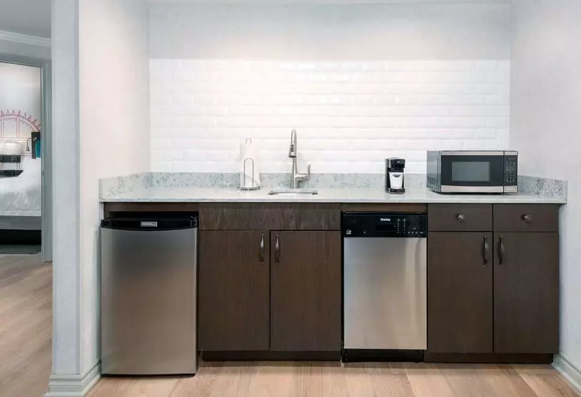 هتل Hampton Inn Buffalowilliamsville