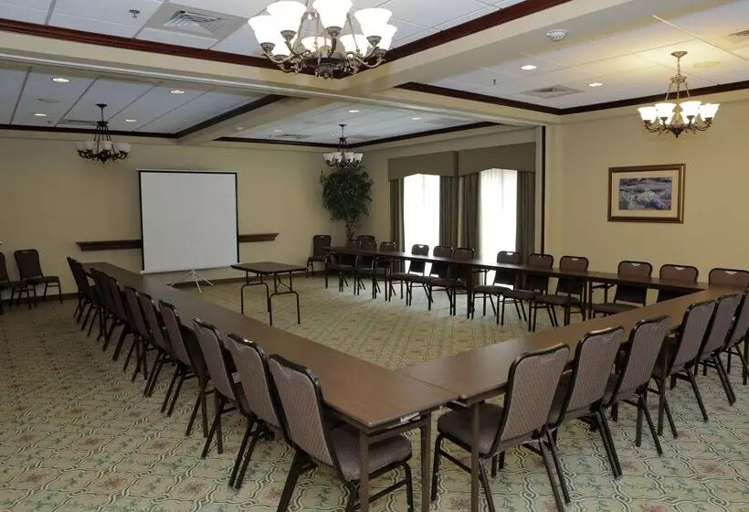 בית מלון כפרי Hampton Inn Clinton