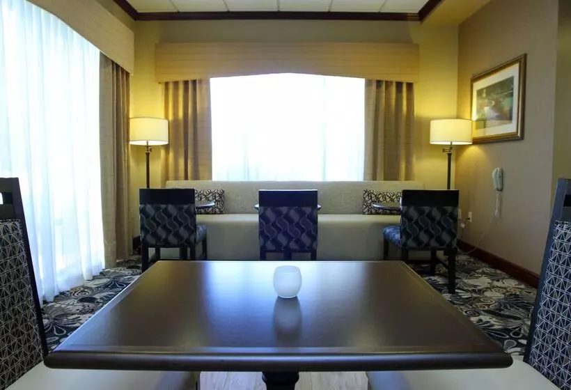 בית מלון כפרי Hampton Inn Clinton