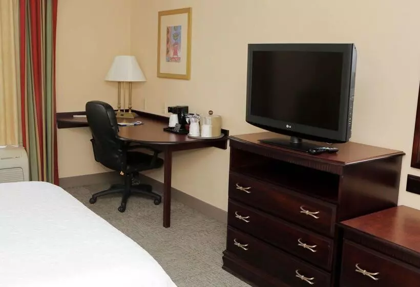 בית מלון כפרי Hampton Inn Clinton