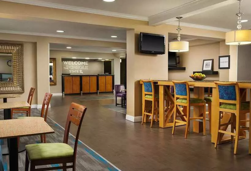 호텔 Hampton Inn Covington