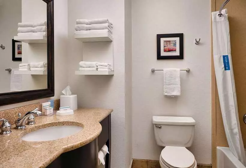 호텔 Hampton Inn Covington