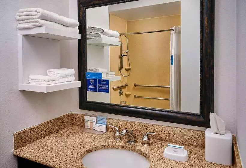 호텔 Hampton Inn Covington