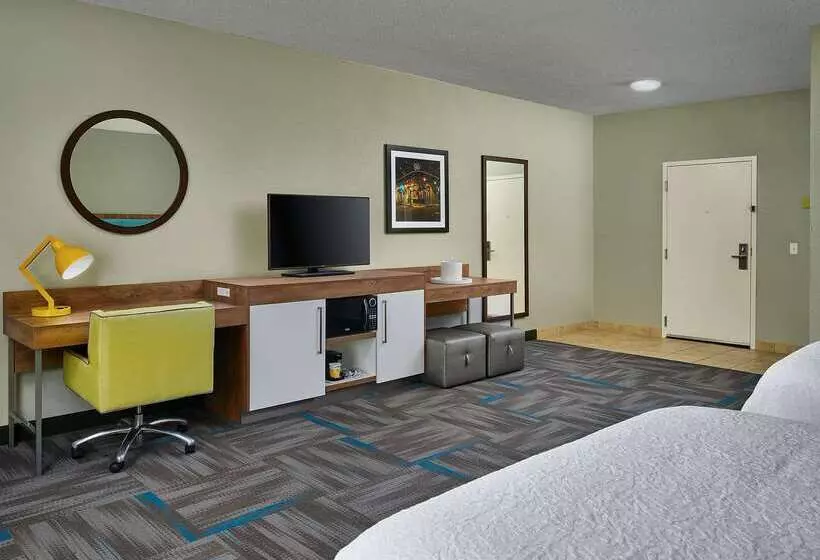 호텔 Hampton Inn Covington