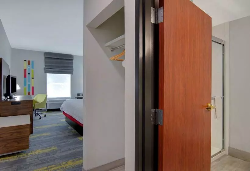 Отель Hampton Inn Fayetteville