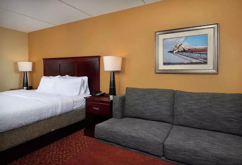 هتل Hampton Inn Newport Newsyorktown
