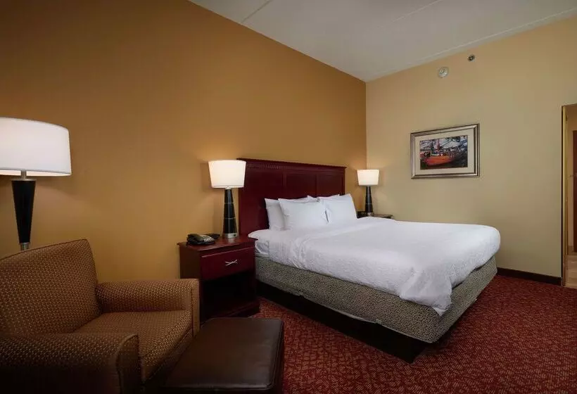هتل Hampton Inn Newport Newsyorktown