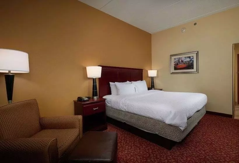 هتل Hampton Inn Newport Newsyorktown