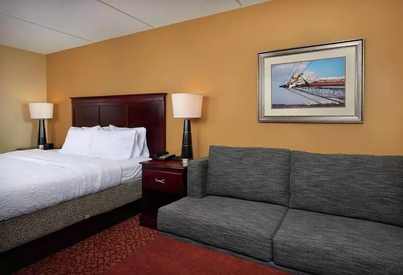 هتل Hampton Inn Newport Newsyorktown