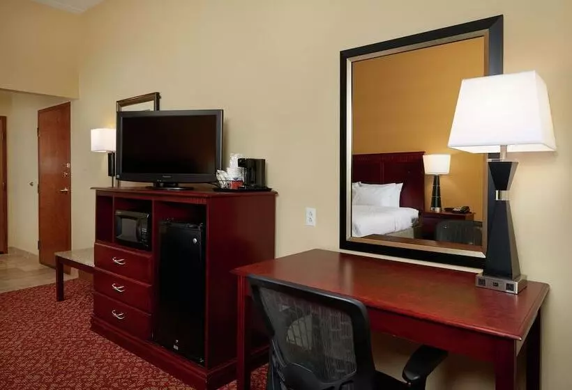 هتل Hampton Inn Newport Newsyorktown