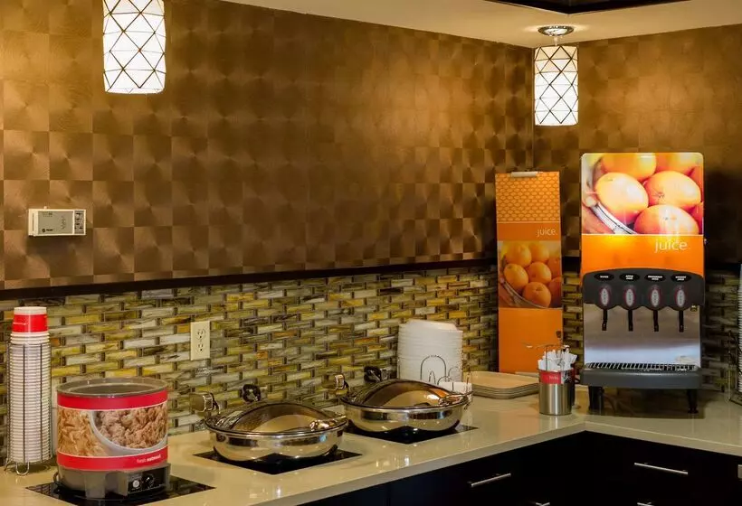 Отель Hampton Inn Oxfordwest