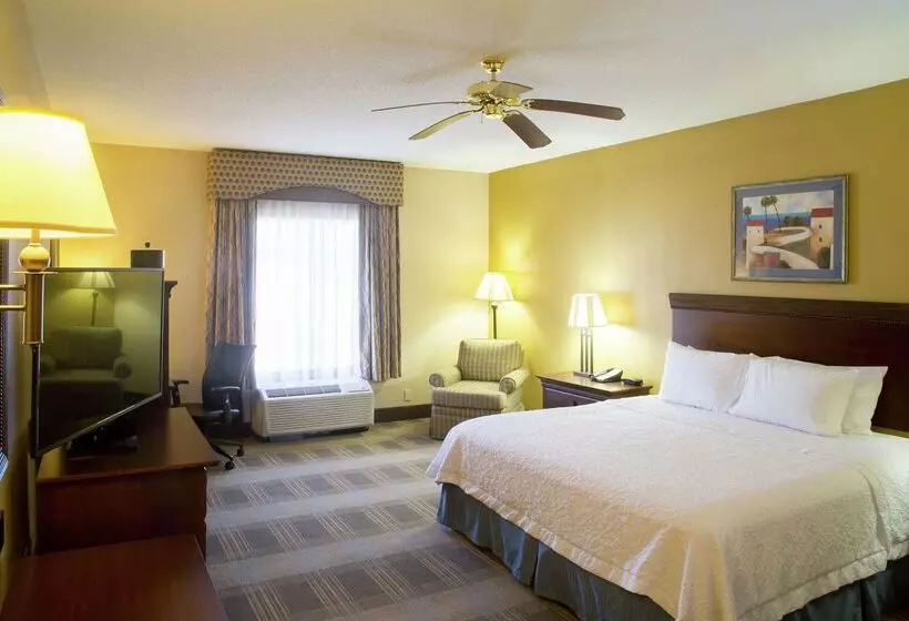 Отель Hampton Inn Oxfordwest