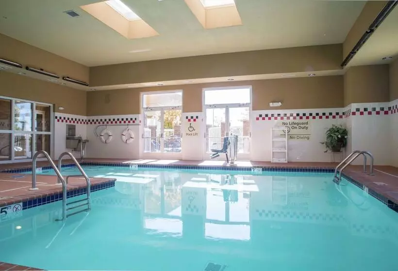 Отель Hampton Inn Oxfordwest