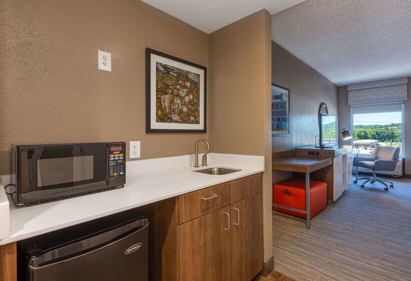 בית מלון כפרי Hampton Inn Wilkesboro