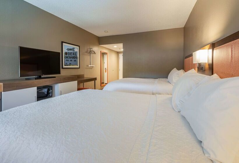 בית מלון כפרי Hampton Inn Wilkesboro