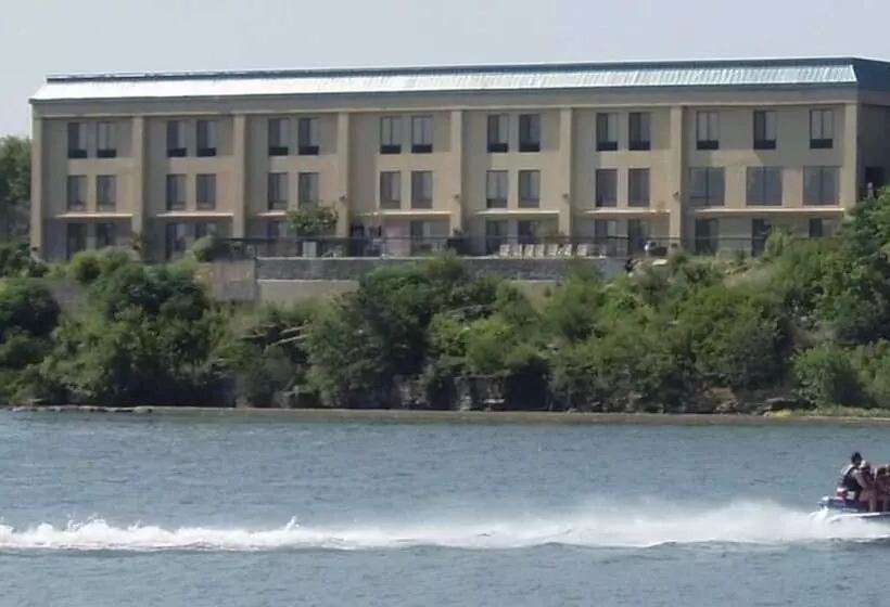 酒店 Hidden Falls Inn