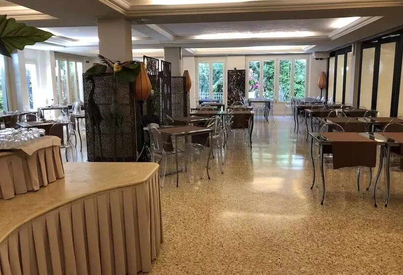 ホテル Jr Resort Logos Forte Dei Marmi