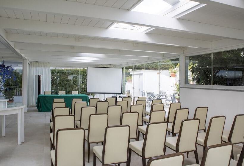 ホテル Villa Durrueli Resort & Spa