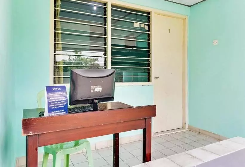 هتل Spot On 90003 Villa Tawang