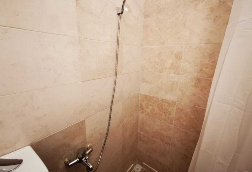 هاستل Central Accommodation Budget By Hr