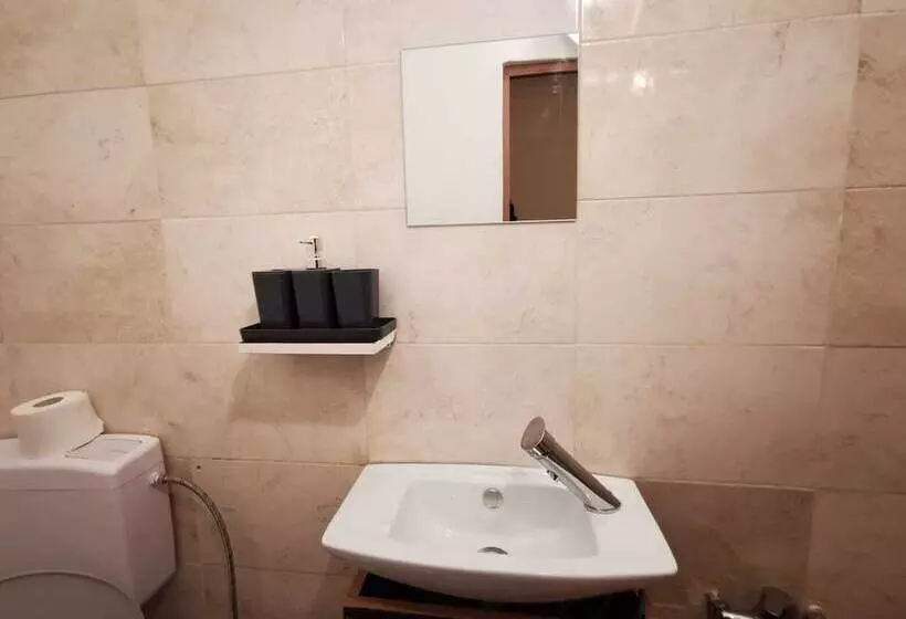 هاستل Central Accommodation Budget By Hr