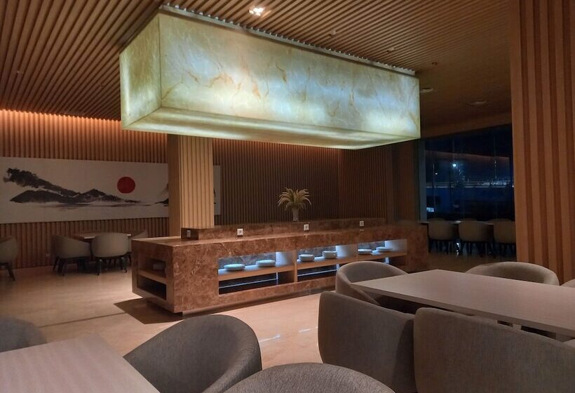 Louis Kienne Cikarang Hotel & Service Apartment