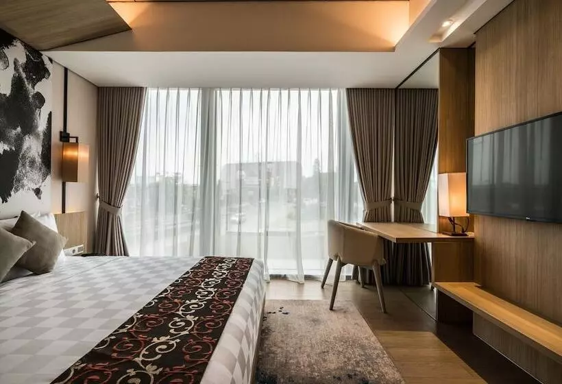 Louis Kienne Cikarang Hotel & Service Apartment