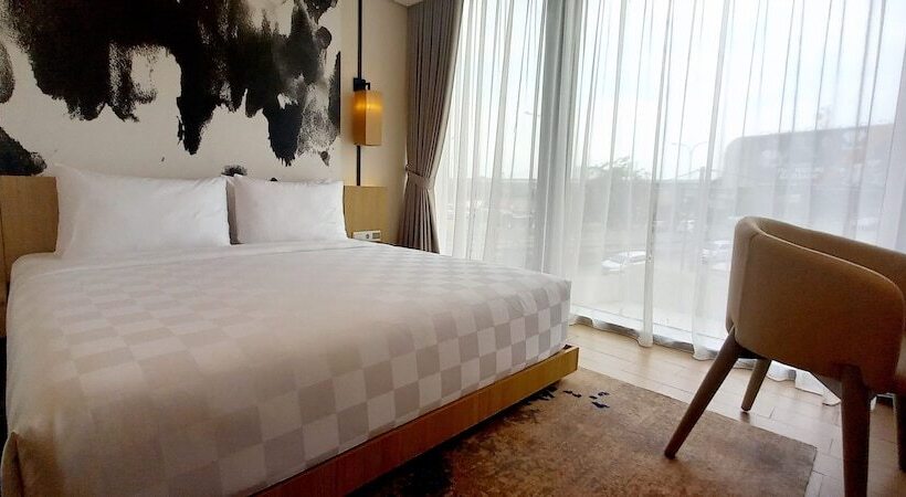 Louis Kienne Cikarang Hotel & Service Apartment