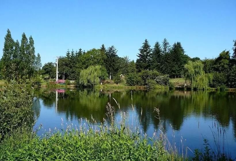 Hotelli Cabane Dans Les Arbres   Tree House