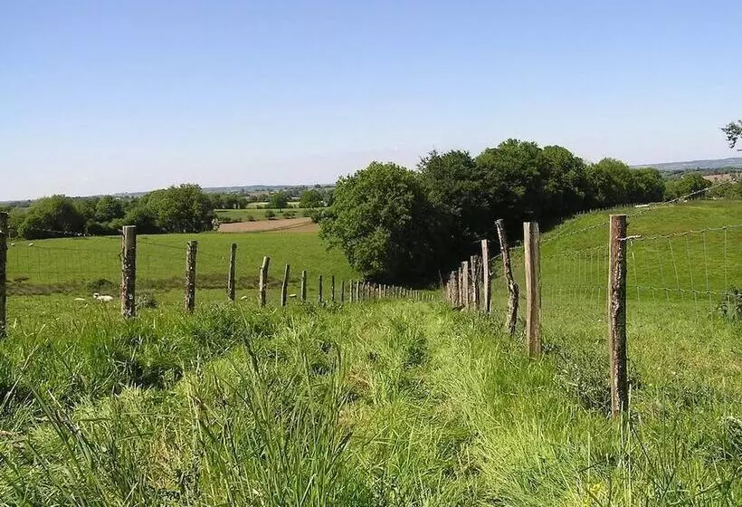 Hotelli Cabane Dans Les Arbres   Tree House