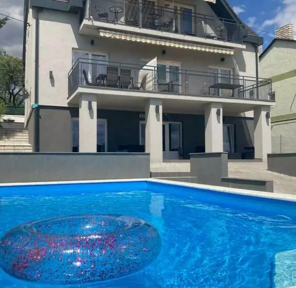 تختخواب و صبحانه Balkon Apartmanház Panzió
