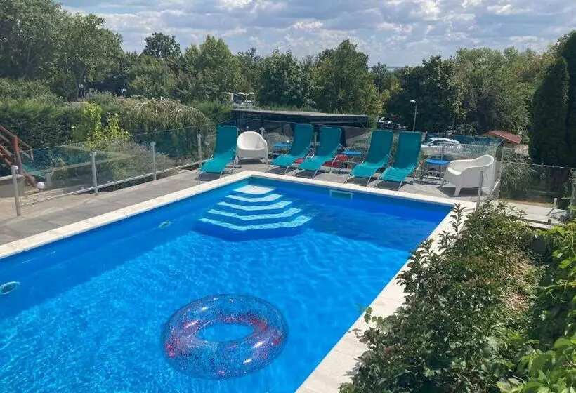 تختخواب و صبحانه Balkon Apartmanház Panzió