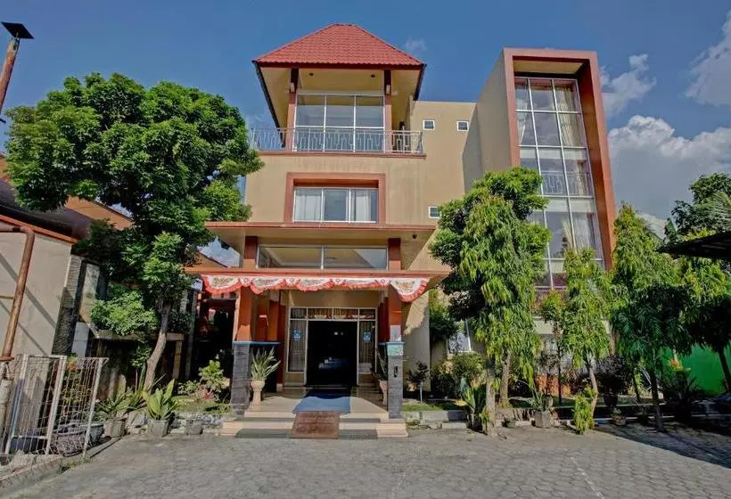 ホテル Capital O 3933  Grand Anugrah