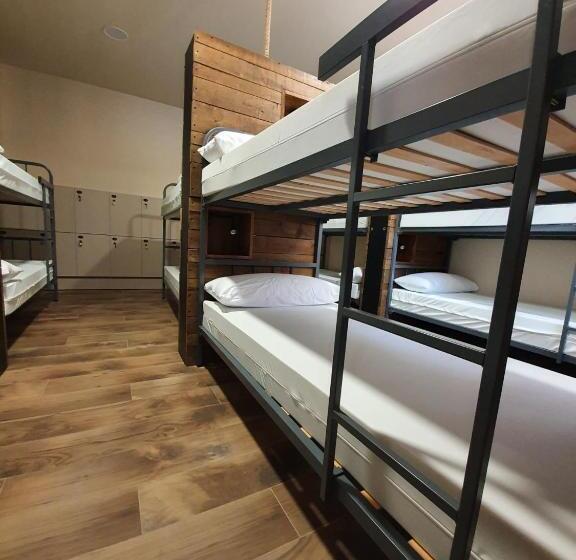 Отель Albergue Casa Cuartel