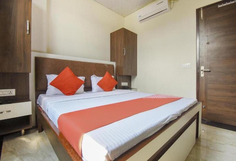 هتل Grover International