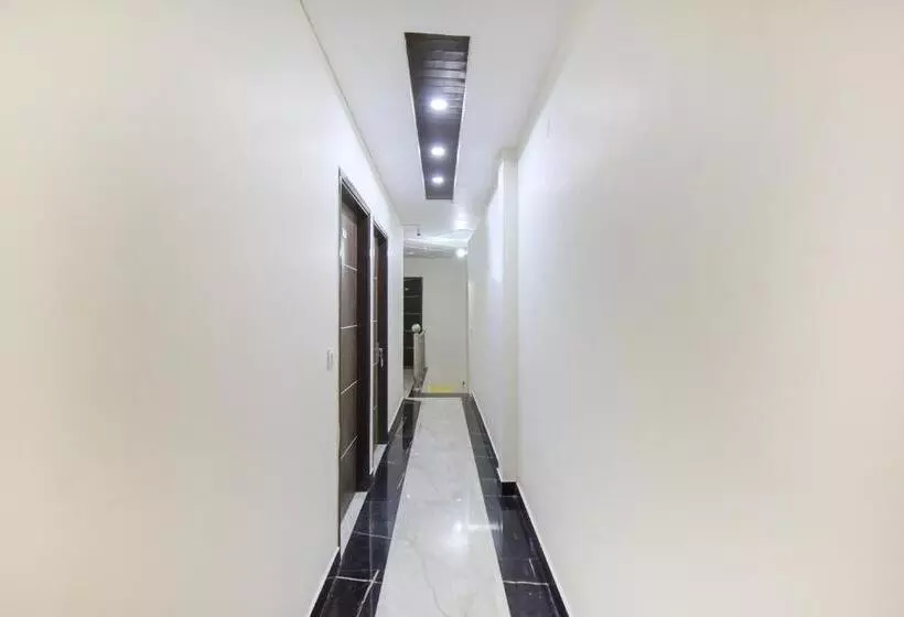 Hotelli Grover International