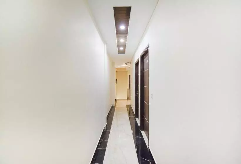 Hotelli Grover International