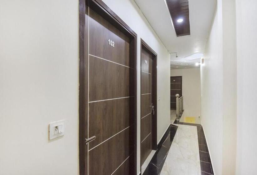 هتل Grover International