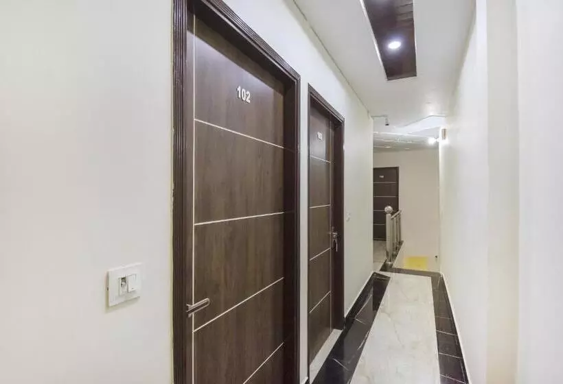 Hotelli Grover International